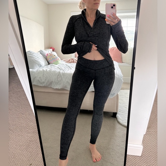 Lulu Lemon Legging and half zip set. - Picture 2 of 4